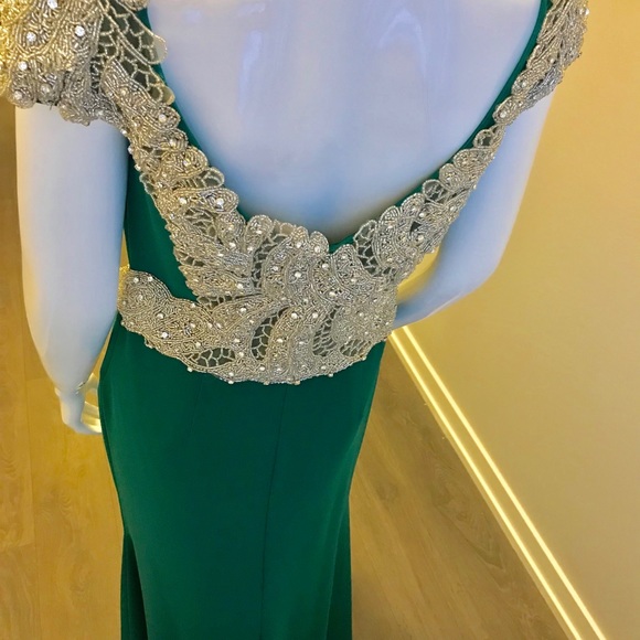 Green dress - Picture 3 of 3